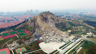 Una avalancha de rocas gigantescas destruye un parque en China días antes de su apertura<em></em>